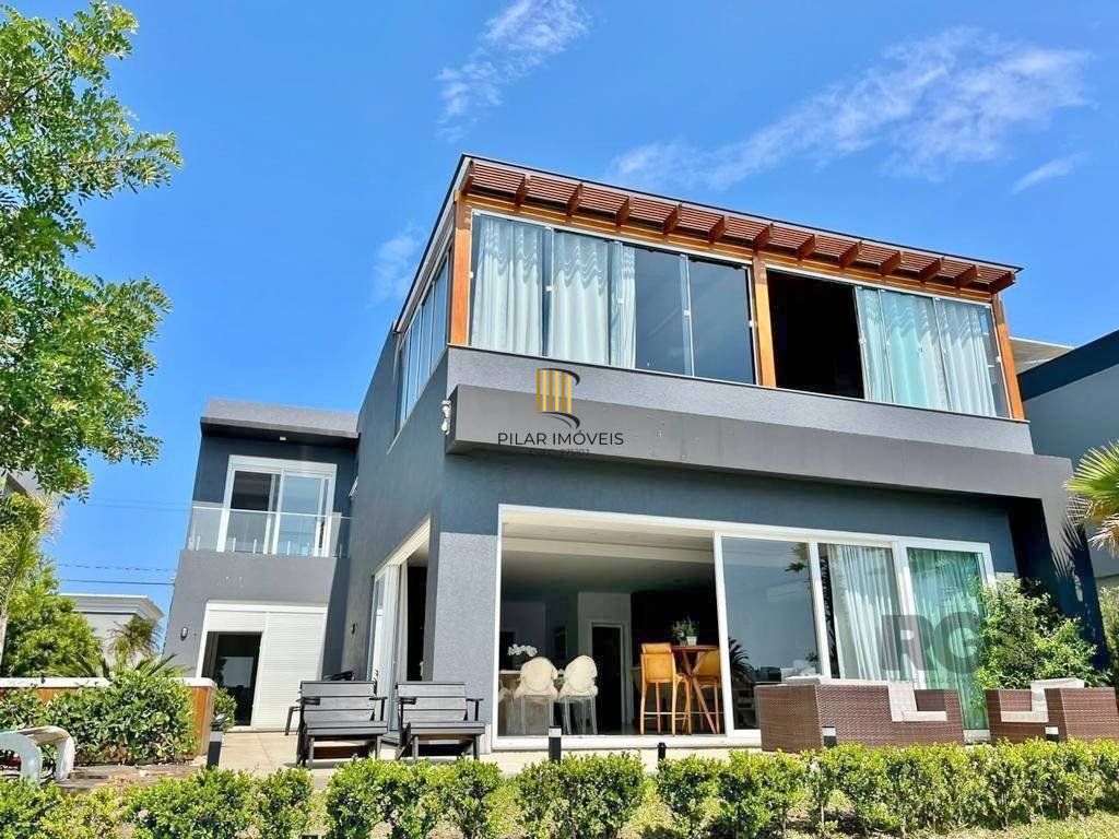 Casa de Condomínio 6 dormitórios no bairro Marina