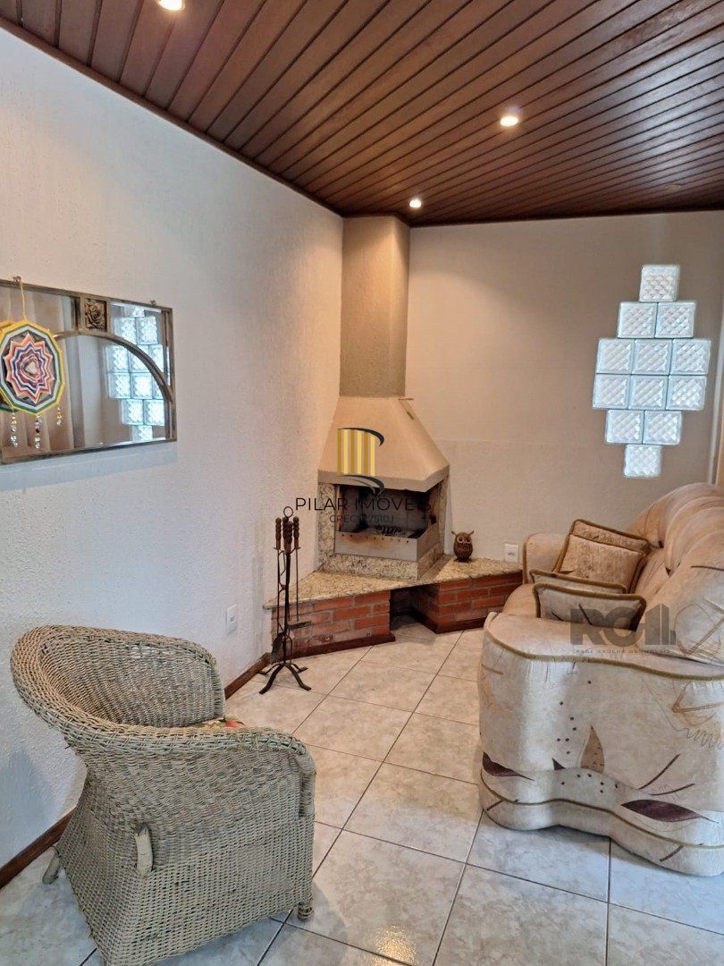 Casa 3 dormitórios no bairro Jardim Algarve
