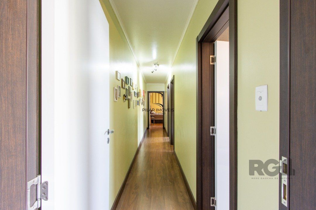Apartamento reformado de 124m² privativos- 3 dormitórios sendo 1 suíte no bairro Medianeira
