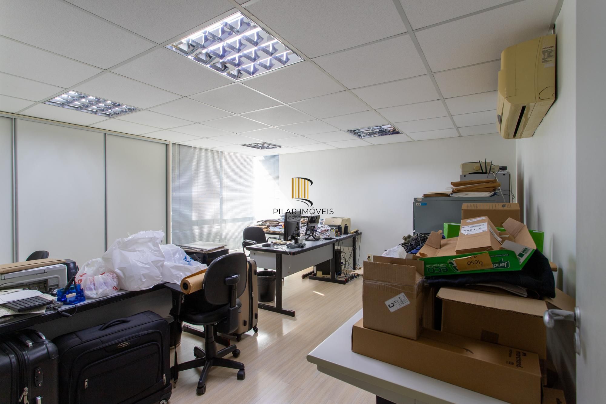 Andar inteiro mobiliado com 215 m² para até 60 pessoas
