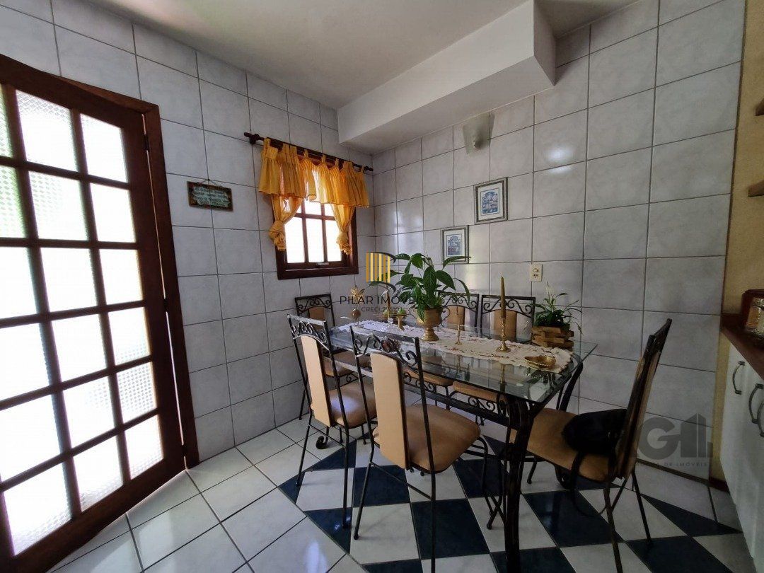 Casa de Condomínio 3 dormitórios no bairro Camaquã