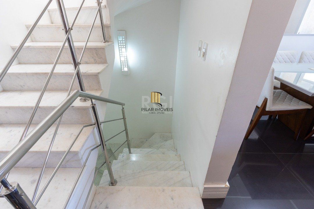Casa Condominio para Venda - 245.29m², 3 dormitórios, sendo 1 suites, 2 vagas - Pedra Redonda