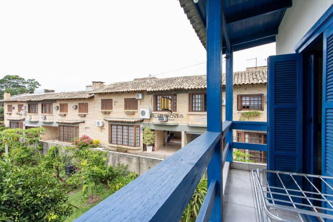 Casa térrea, 3 quartos, edícula, com 2 suites, pátio - Bairro Guarujá