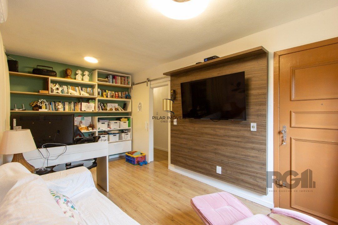Casa térrea, 3 quartos, edícula, com 2 suites, pátio - Bairro Guarujá