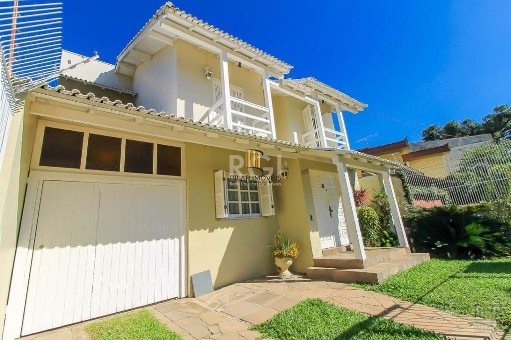 casa Living para 3 ambientes com lavabo, cozinha com pia e armários planejados