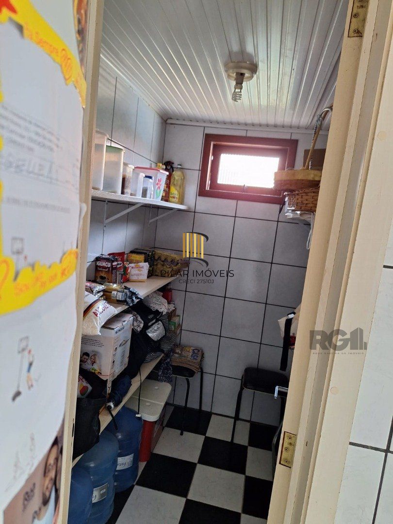 Casa 3 dormitórios no bairro Jardim Algarve