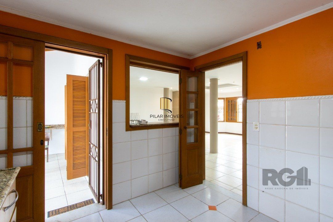 Casa 4 dormitórios no bairro Ipanema