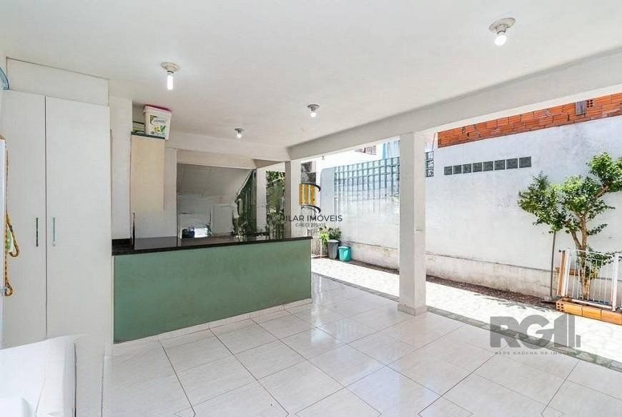 Casa 3 dormitórios no bairro Azenha