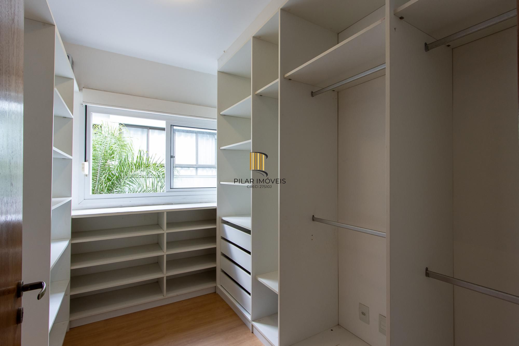 Apartamento com 2 dormitórios (reversível para 3) e 1 vaga escriturada  à venda no coração de Ipanema