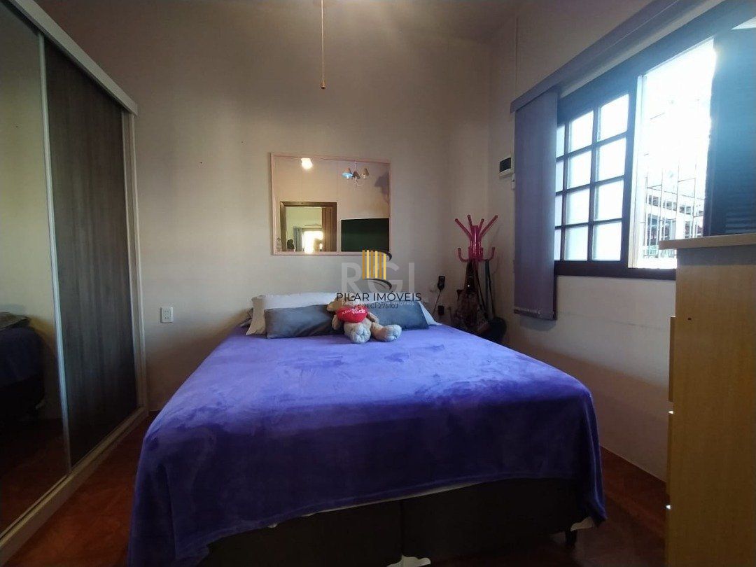 Casa para Venda - 185m², 3 dormitórios, 5 vagas - Menino Deus