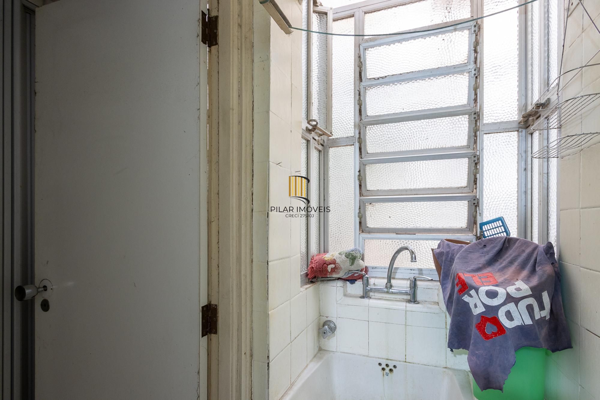 Apartamento frente à fundos, 3 dormitórios, 1 vaga escriturada - Centro Histórico