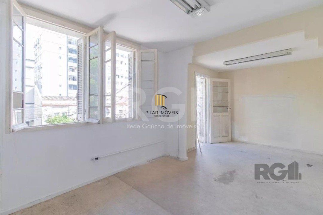 Casa para Venda - 200m², 5 dormitórios, 2 vagas - Azenha