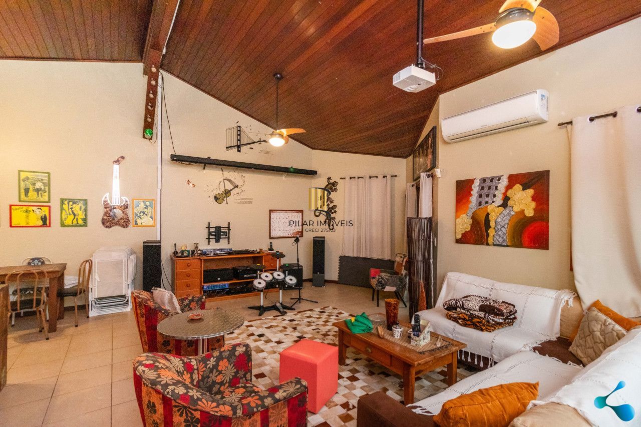 Casa 4 dormitórios no bairro Tristeza