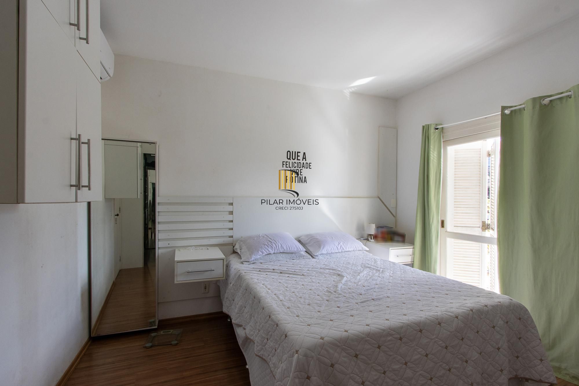 Casa de Condomínio 3 dormitórios no bairro Hípica