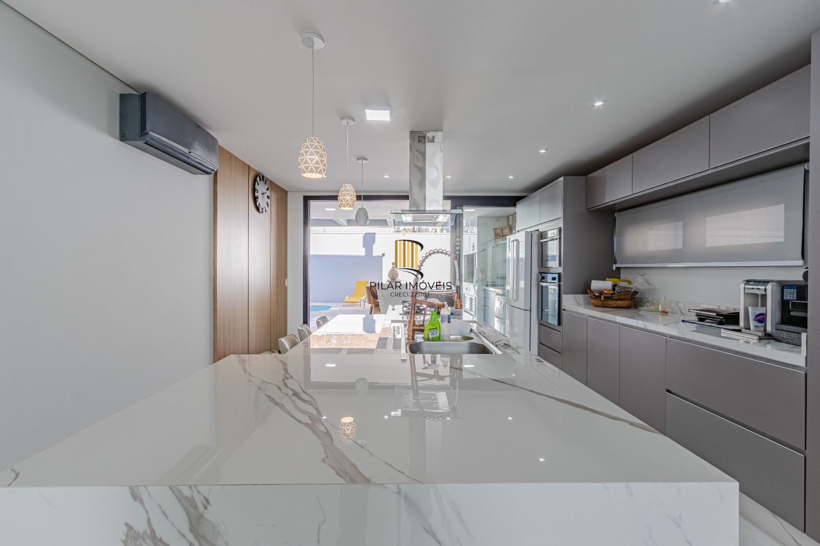 Casa de Condomínio 4 dormitórios no bairro São Vicente