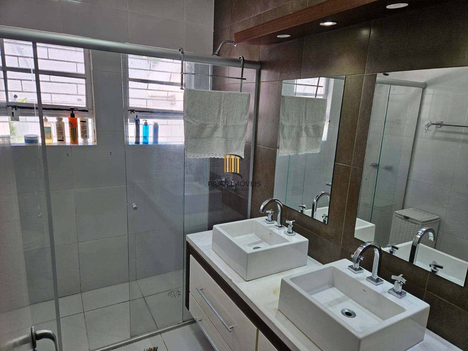 Casa em Condomínio, 03 dormitórios 04 Vagas, 229m²  na Tristeza, Porto Alegre, RS!!