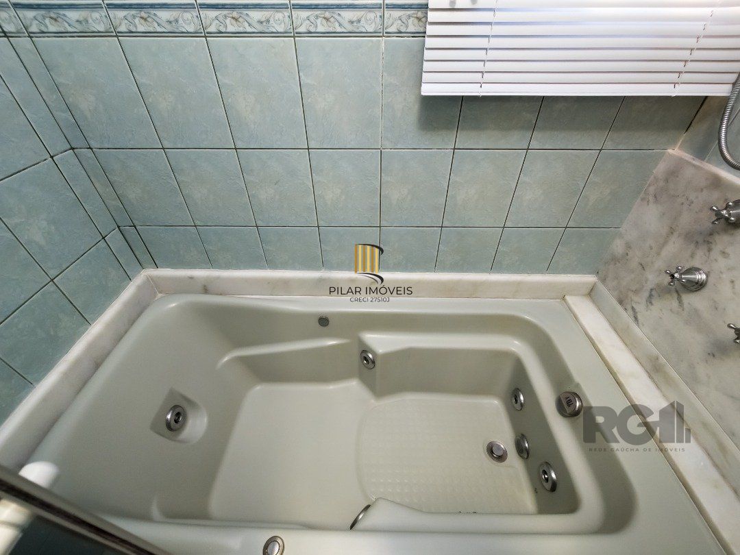 Casa de Condomínio 3 dormitórios no bairro Cavalhada
