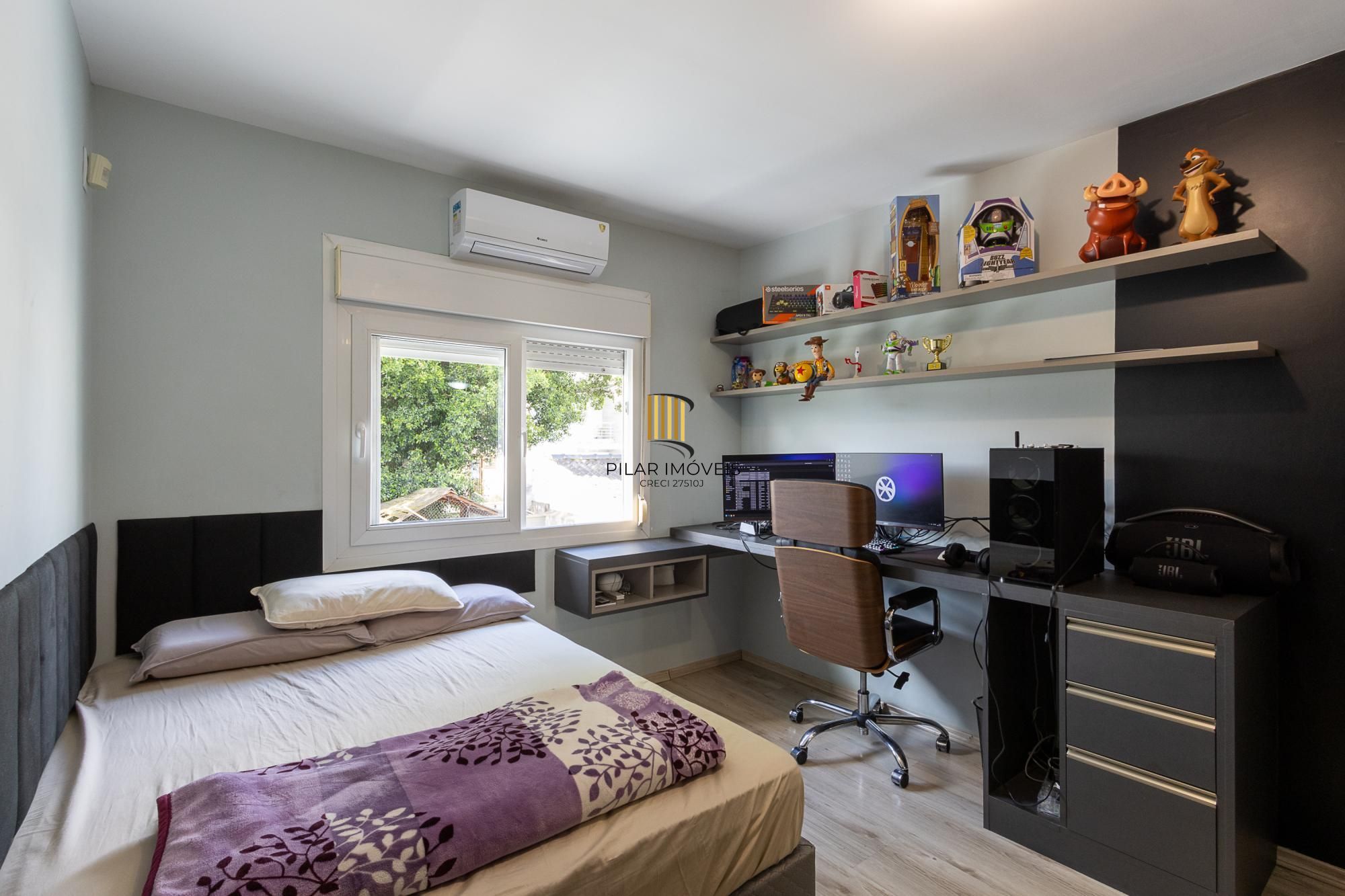 Casa 3 dormitórios no bairro Hípica