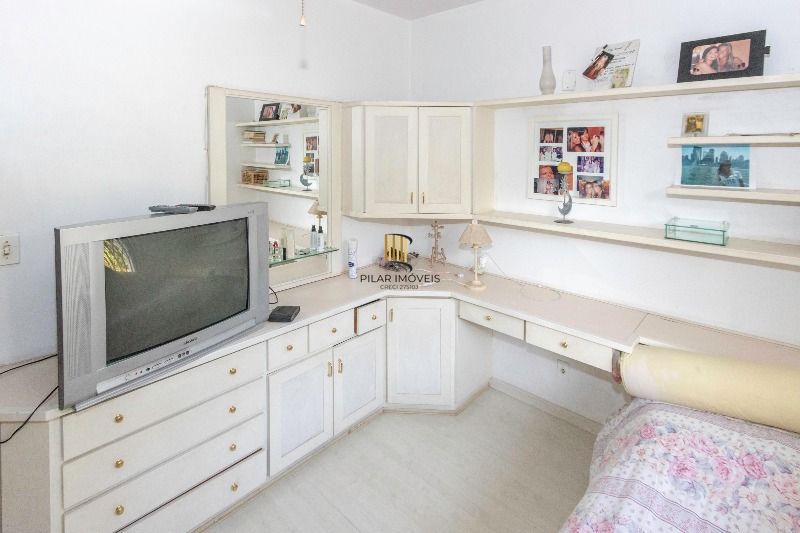Casa para Venda - 420m², 5 dormitórios, sendo 2 suites, 6 vagas - Nonoai