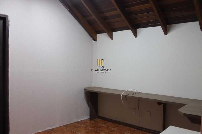 Casa para Venda - 220m², 3 dormitórios, sendo 1 suites, 4 vagas - Ipanema