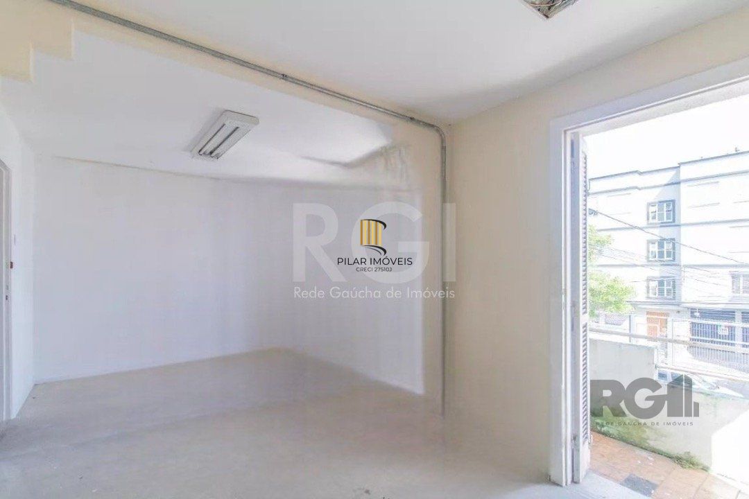 Casa para Venda - 200m², 5 dormitórios, 2 vagas - Azenha