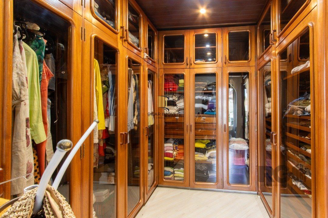 Casa para Venda - 645m², 4 dormitórios, sendo 4 suites, 11 vagas - Tristeza