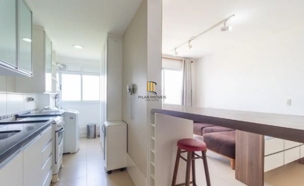 Apartamento | Bairro Cristal | 2 dormitórios | Suíte |  Semi mobiliado |  1 vaga escriturada