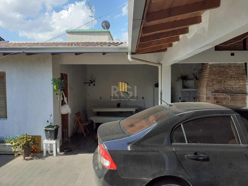 Casa para Venda - 170m², 3 dormitórios, sendo 1 suites, 2 vagas - Feitoria