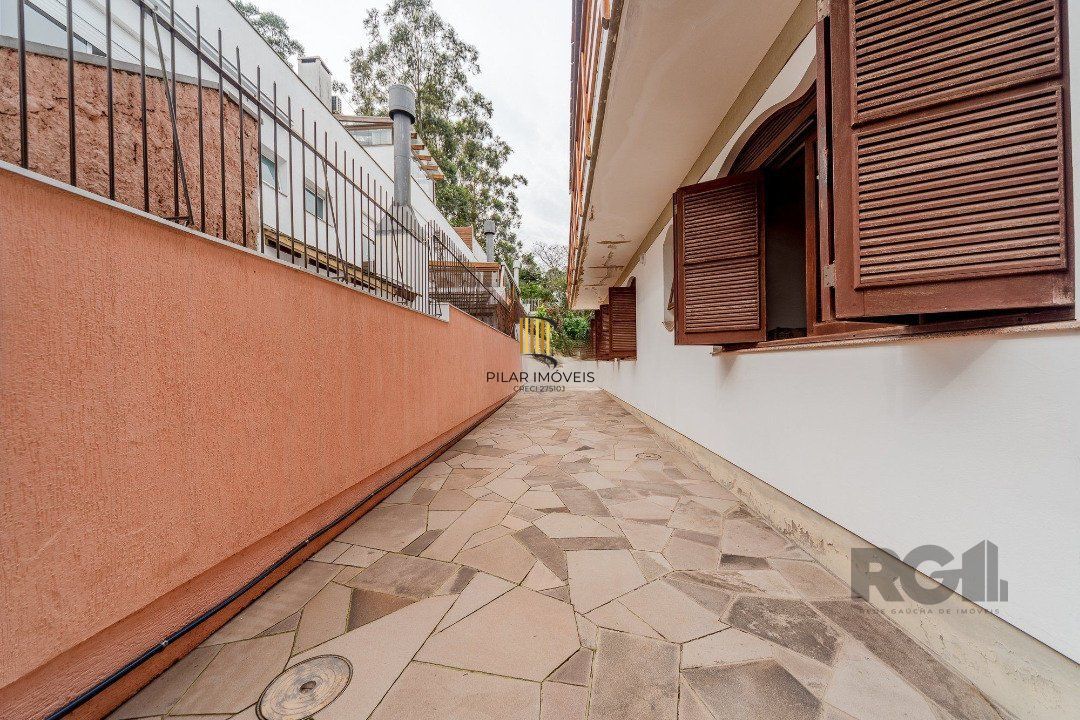 Casa para Venda - 646m², 4 dormitórios, sendo 2 suites, 4 vagas - Jardim Isabel