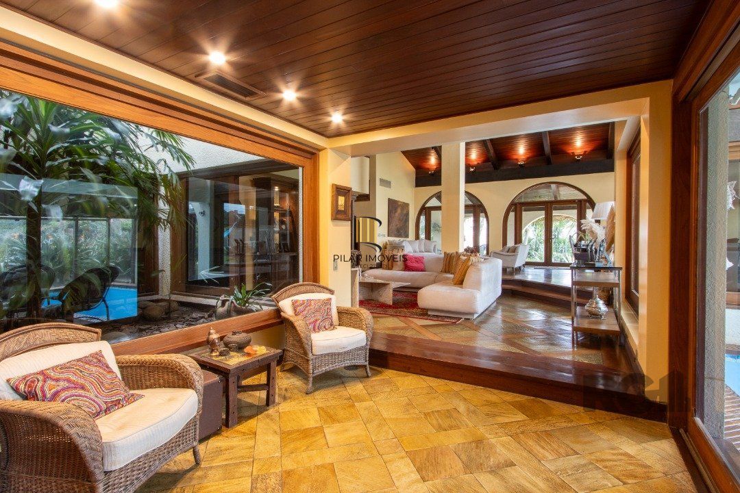 Casa para Venda - 645m², 4 dormitórios, sendo 4 suites, 11 vagas - Tristeza