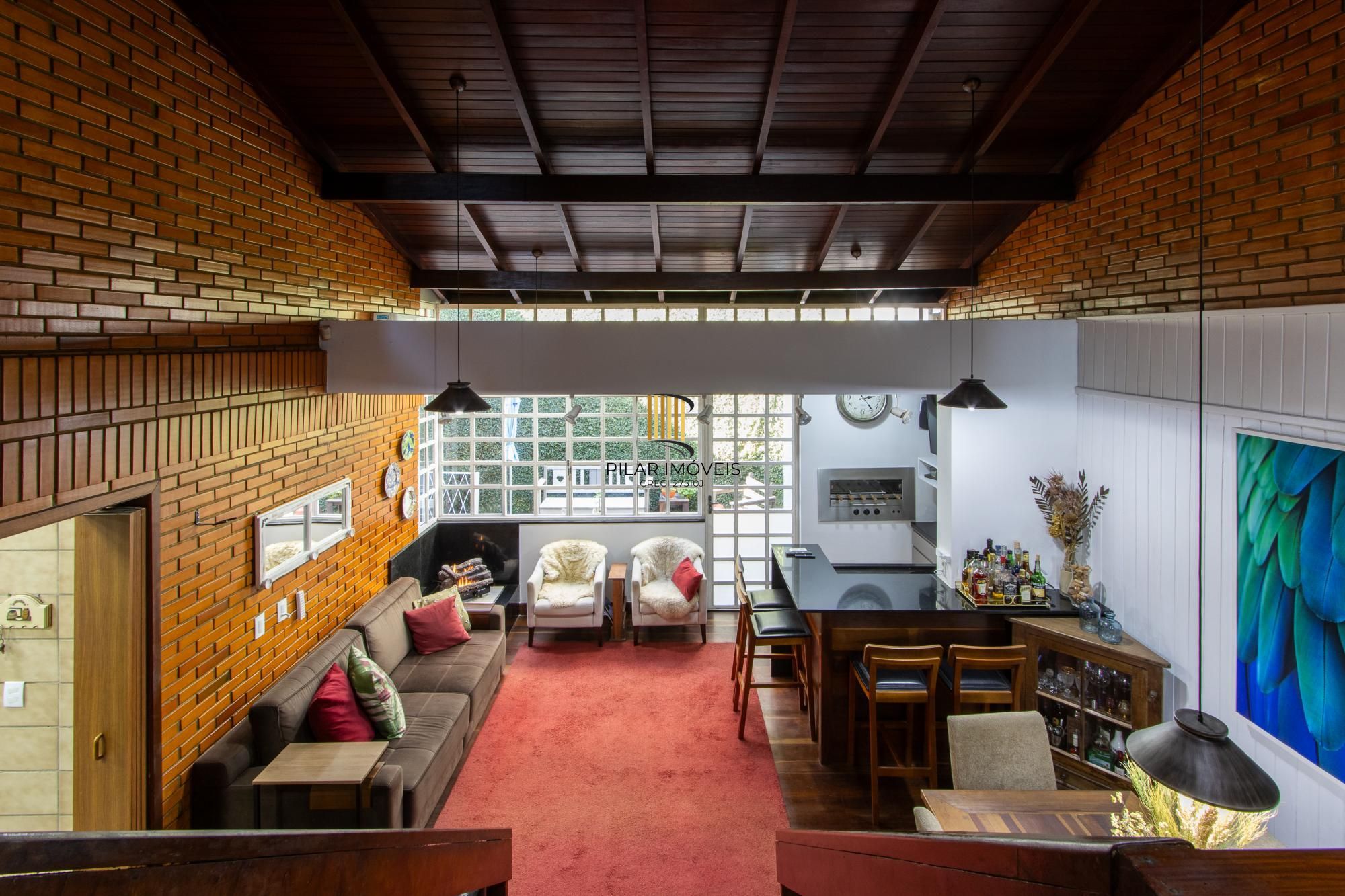 Casa 5 dormitórios no bairro Teresópolis