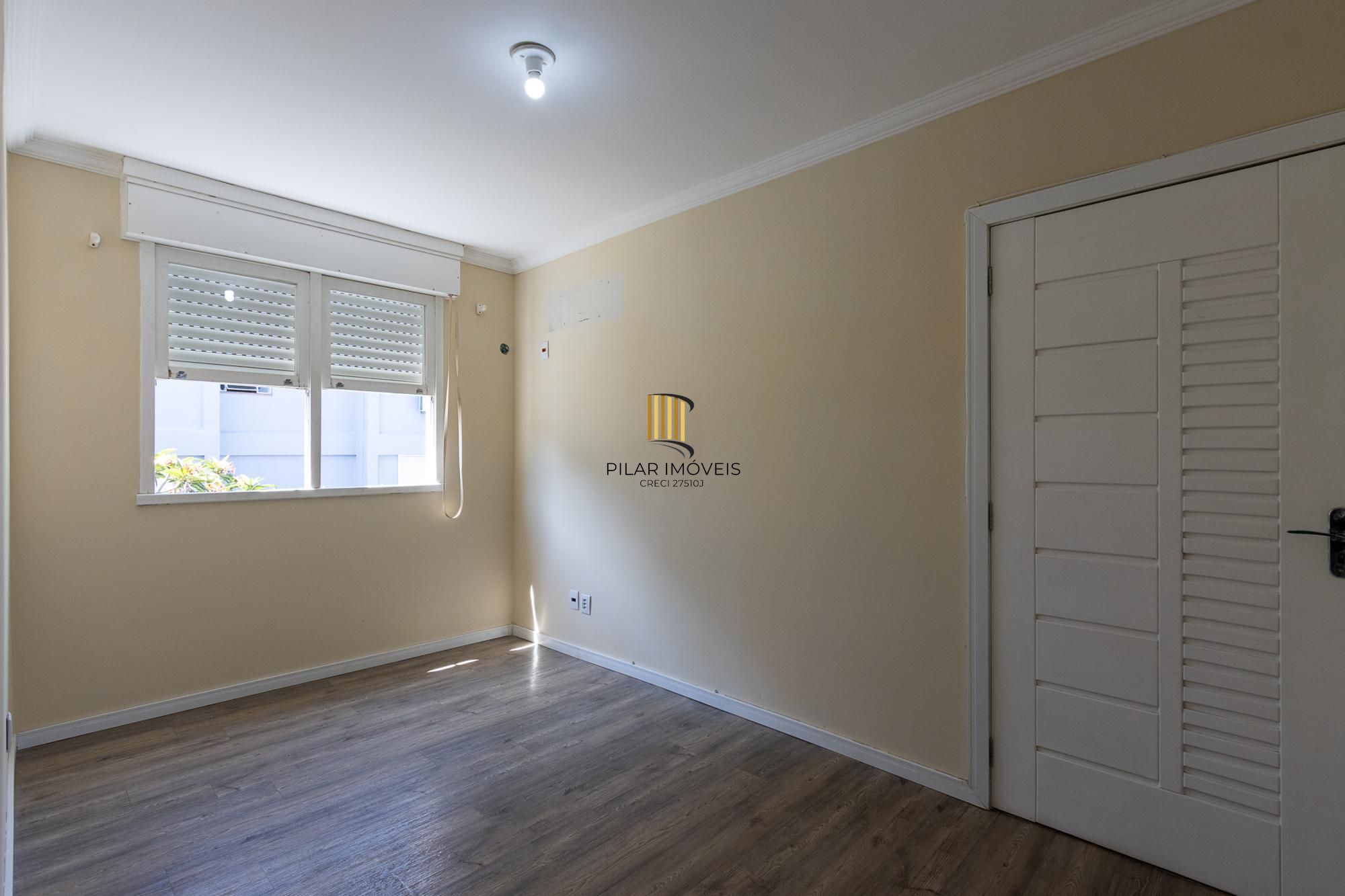 APARTAMENTO REFORMADO, 3 QUARTOS, 1 VAGA ROTATIVA - BAIRRO CAMAQUÃ