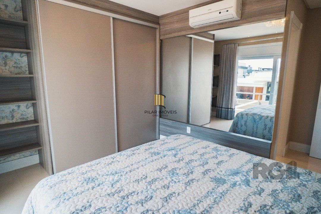 Oportunidade Única! Casa em Condomínio à Beira do Lago com 4 Suítes, sendo uma Térrea e uma Suíte Master Espetacular!