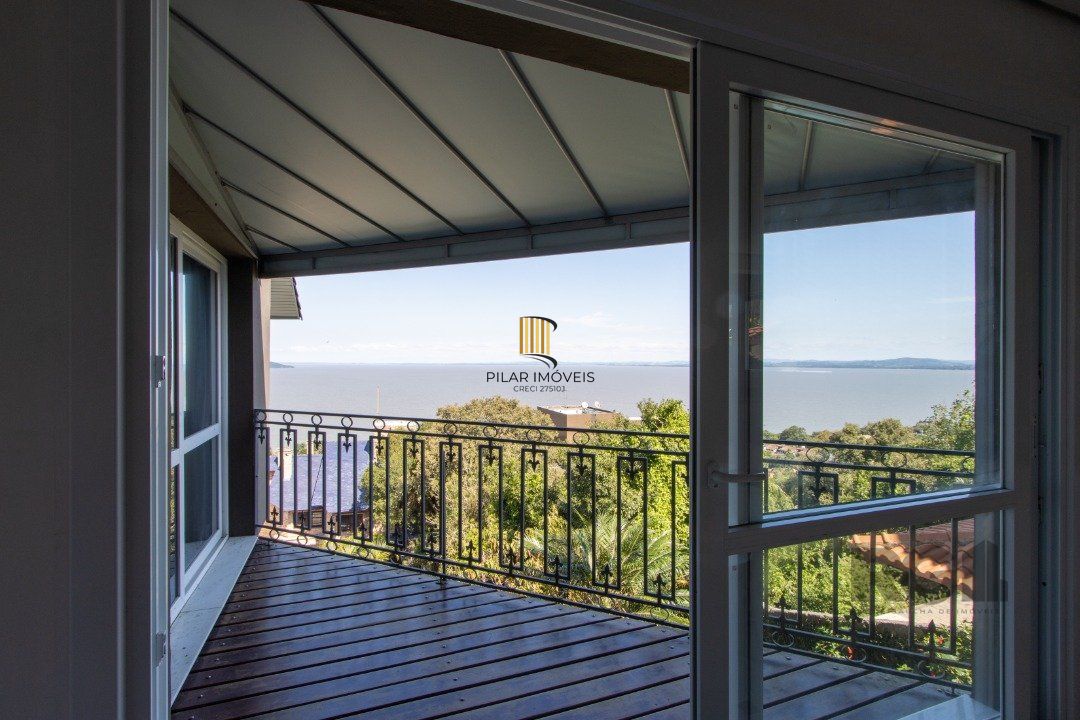 Casa deslumbrante vista do Guaiba, 3 dormitórios, sendo 1 suite master com closet e banheira de hidro com vista para o rio