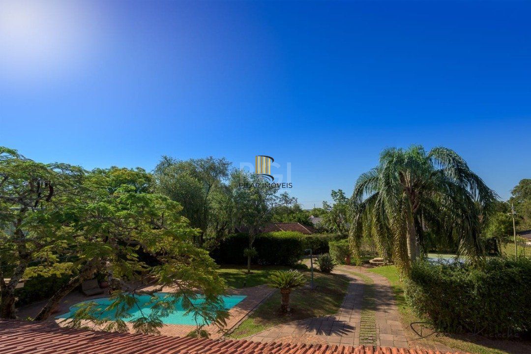 Casa para Venda - 418m², 5 dormitórios, sendo 1 suites, 6 vagas - Tristeza