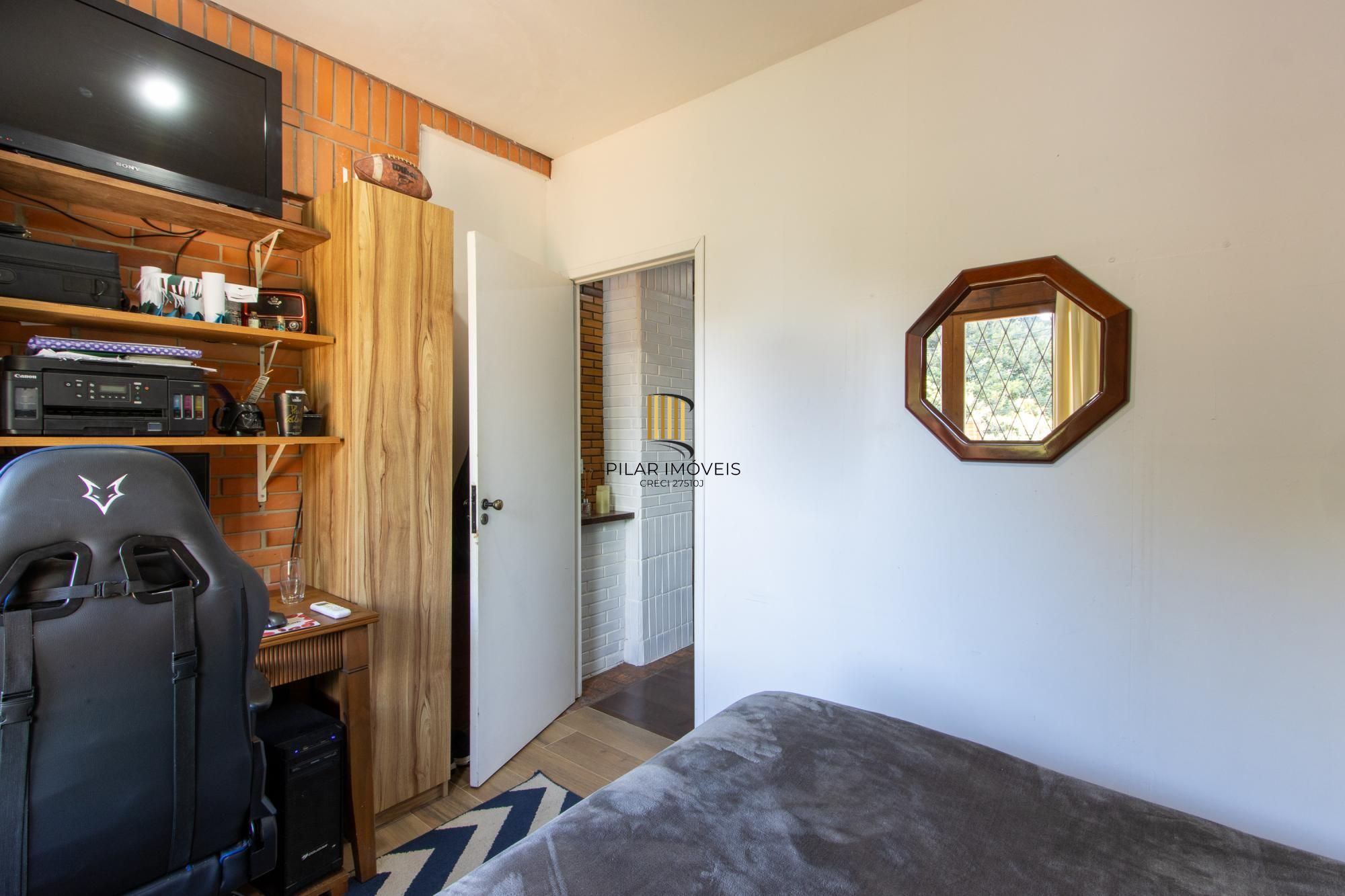 Casa 5 dormitórios no bairro Teresópolis