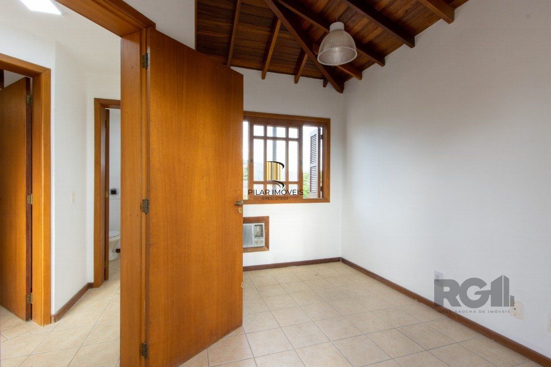 Casa 4 dormitórios no bairro Ipanema