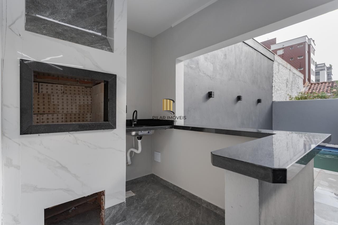 Casa de 3 dormitórios á venda no Jardim Lindóia em Porto Alegre