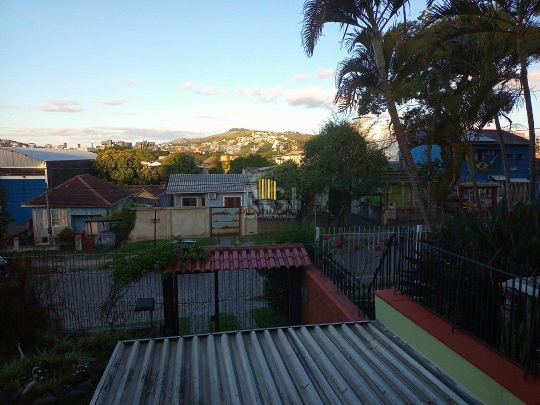 Casa para Venda - 220m², 3 dormitórios, sendo 1 suites, 1 vaga - Camaquã