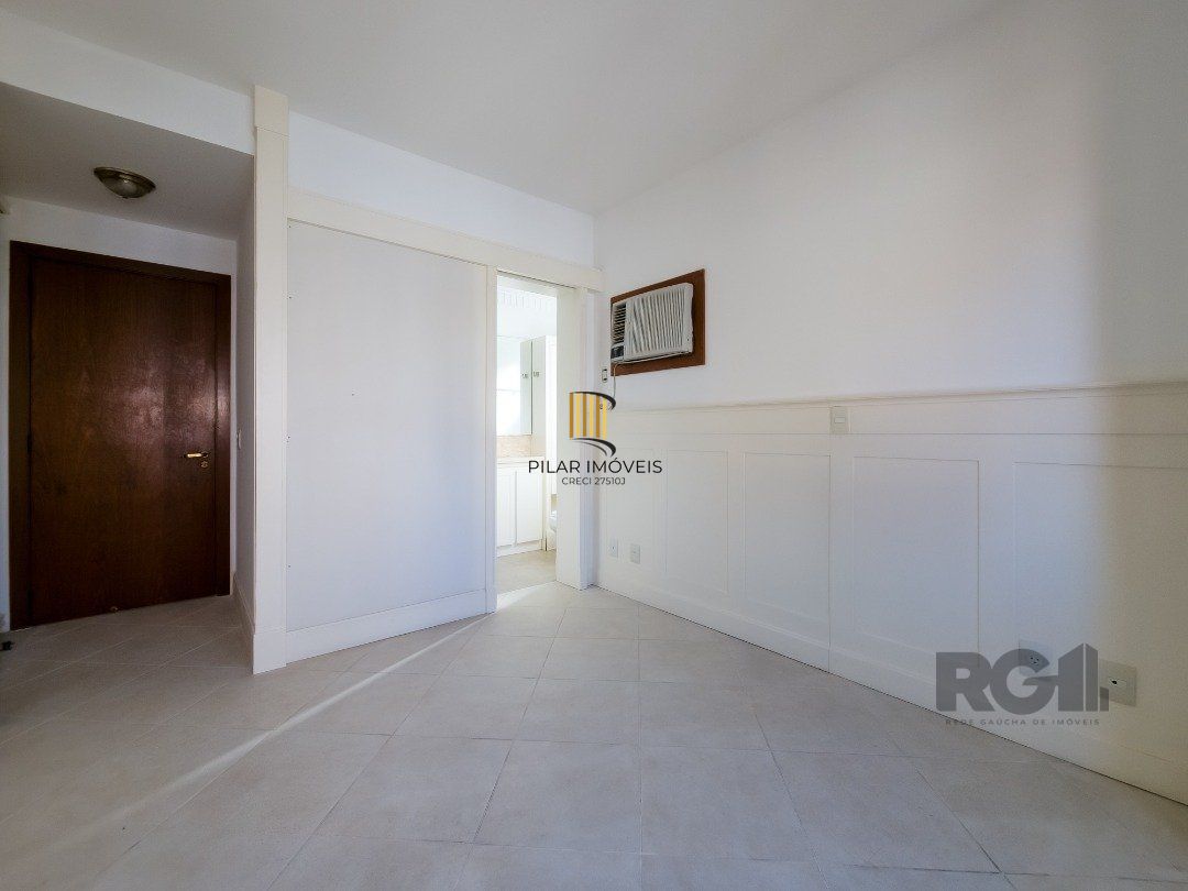Cobertura com 222m² privativos, 3 quartos, 1 suite, lareira, piscina, 2 vagas no Bairro Rio Branco