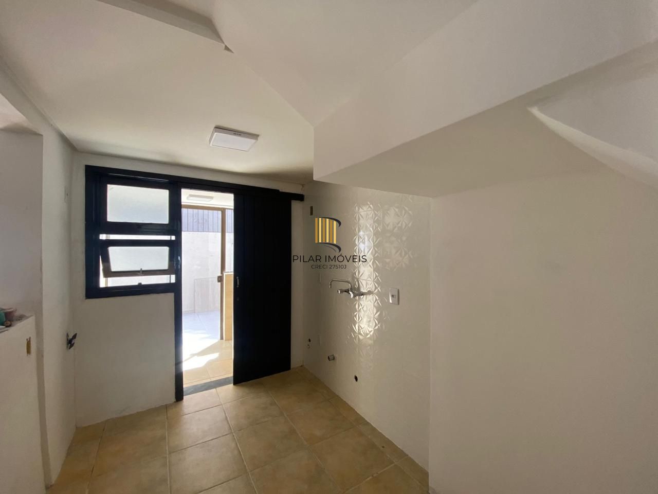 Casa 3 dormitórios, sendo 1 suíte, 2 vagas de garragem - bairro Ipanema