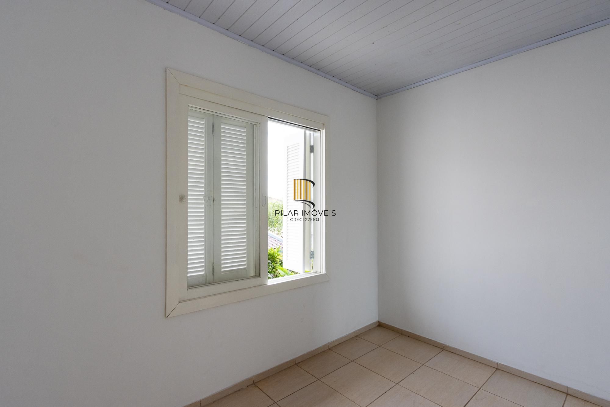 Casa (sobrado), 2 dormitórios, pátio - Bairro Hípica