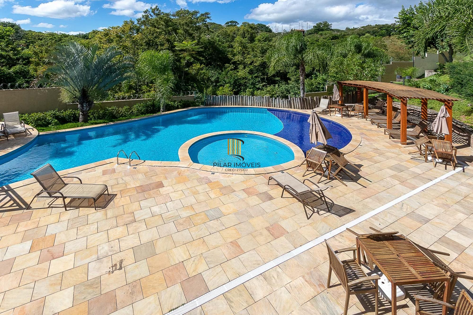 Casa condomínio | 3 dormitórios | 1 Suíte | 240,82 Privativos | 2 Vagas | Bairro Teresópolis