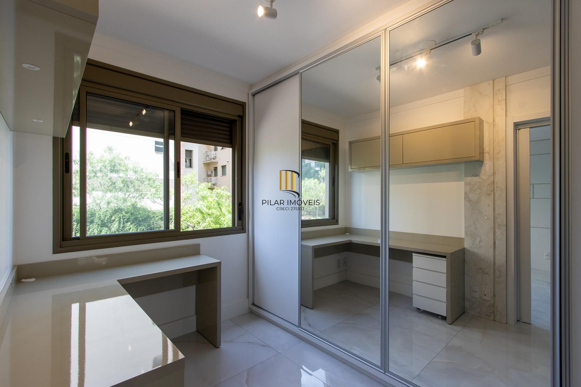 Apartamento totalmente reformado e impecável para locação - 3 quartos sendo uma suíte - Bairro Cavalhada