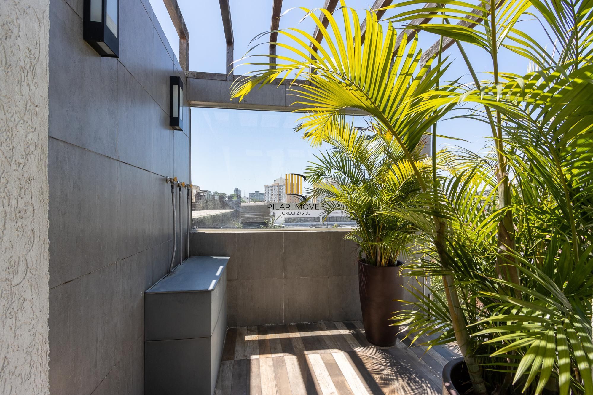 Excelente casa de 3 dormitórios, 3 suítes e 2 vagas no bairro Cavalhada.