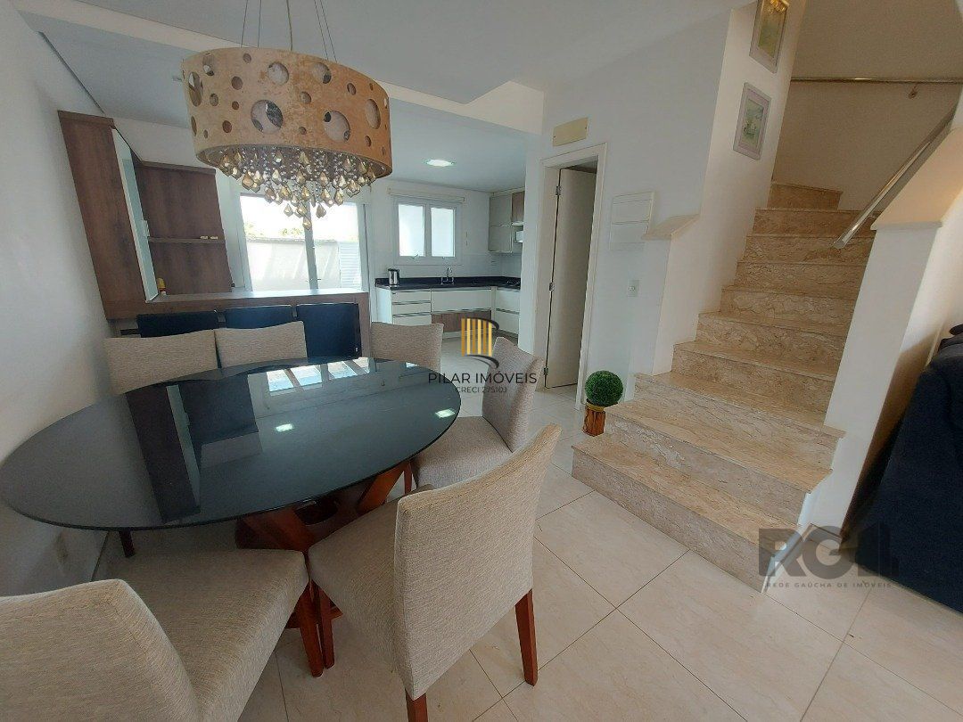 Casa em Condomínio Fechado com 3 quartos e 150m² privativos