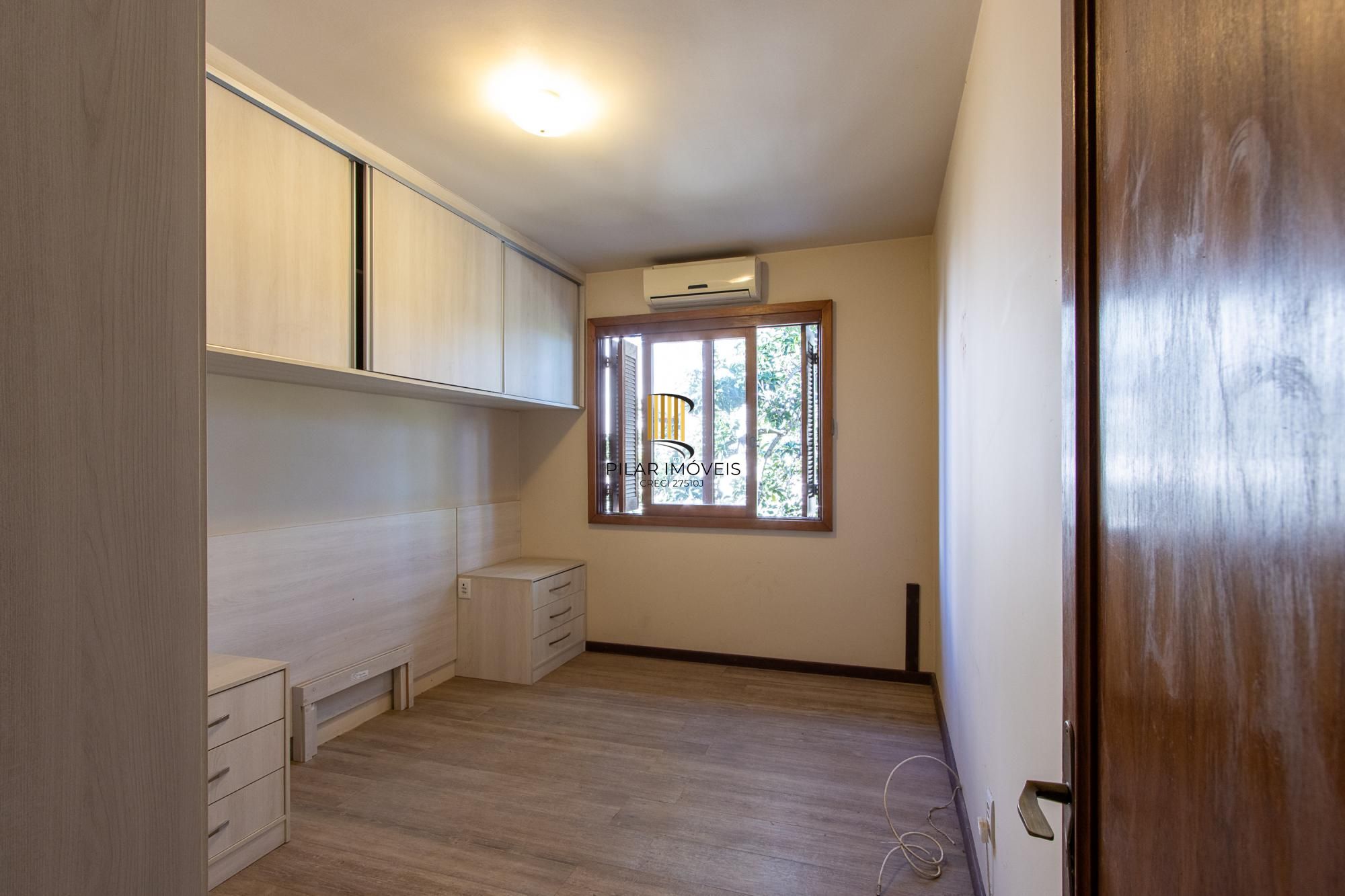 Casa 3 dormitórios, 1 suíte, 2 vagas - Bairro Camaquã
