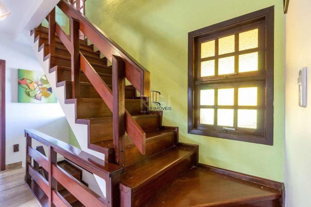 Casa para Venda - 300m², 5 dormitórios, 2 vagas - Cavalhada