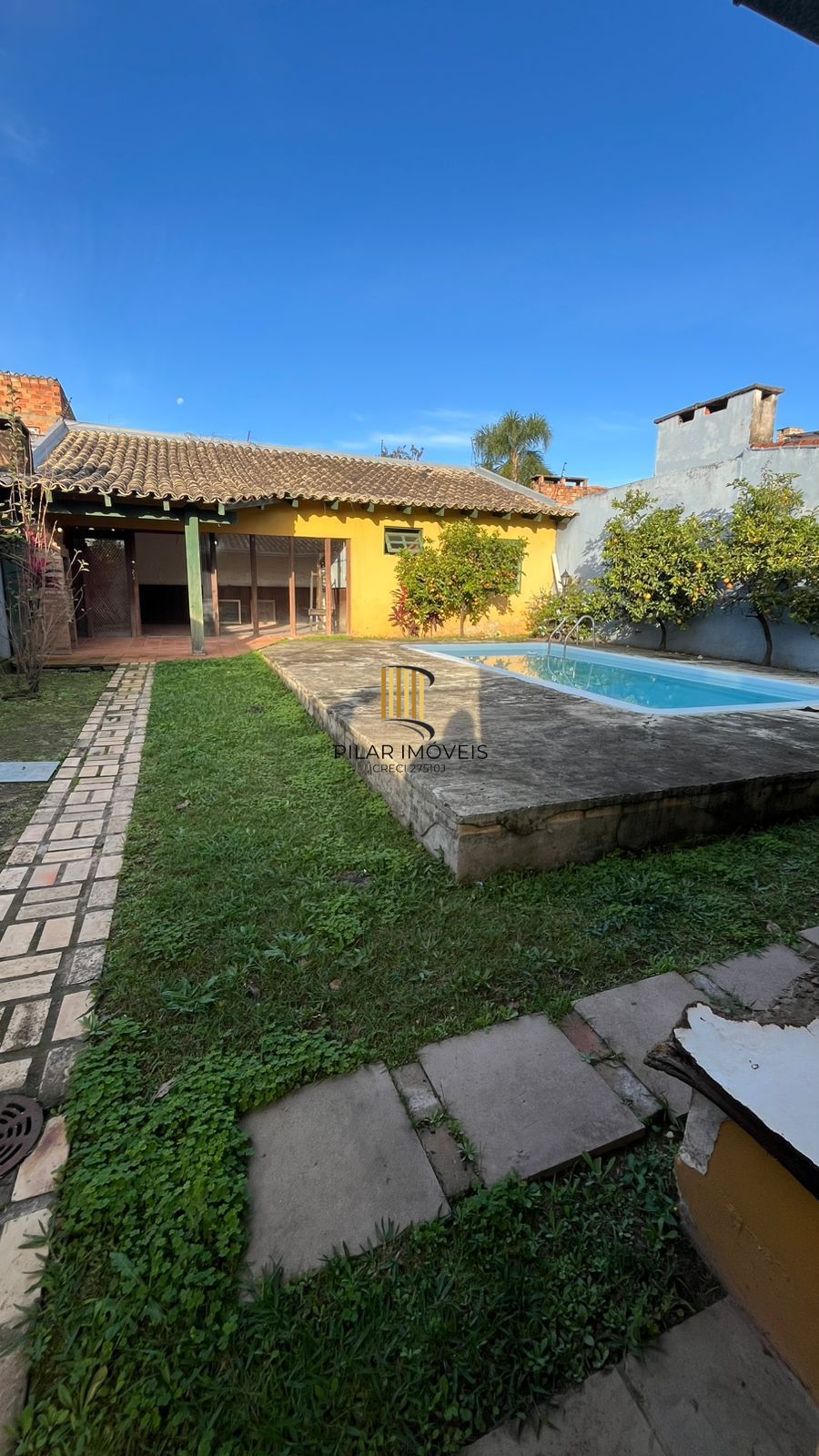 Casa para Venda - 244m², 3 dormitórios, sendo 1 suites, 2 vagas - Guarujá