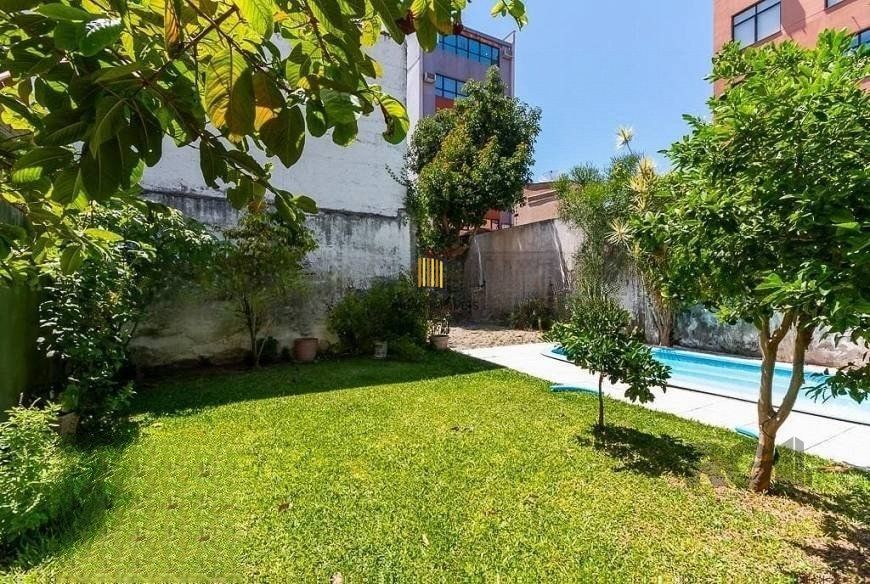 Casa 3 dormitórios no bairro Azenha